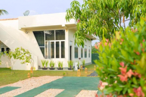Bliss Loft - Fully Furnished Villa at Kurana, Katunaya CMB with Tranfer